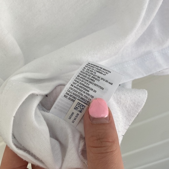 American Eagle Outfitters | White Tee Shirt with Chest Pocket | Great Condition - Picture 6 of 7